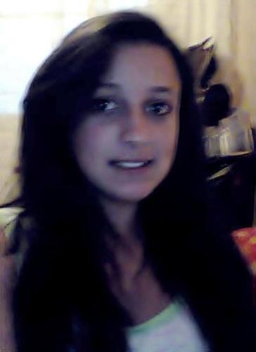 Não sou nenhuma princesinha,tenho defeitos,erro,piso na bola…Sou o tipo de menina qe xinga, que grita, e fala bem alto.Não ligo pro fala de mim queridin .