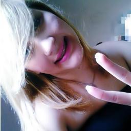 ㅤ❝ Eu vivo e, vivo mesmo, cada segundo aqui é importante, de fôrmα inesplicavel, [...]' essencial é ser feliz ❞