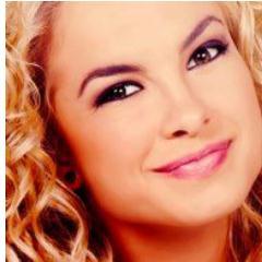 Fã: um amor uma razão sentimentos loucuras lágrimas e sorrisos! Eu te amo você é o motivo a razão pela qual eu encontrei pra nunca desistir
@Lua_Blanco