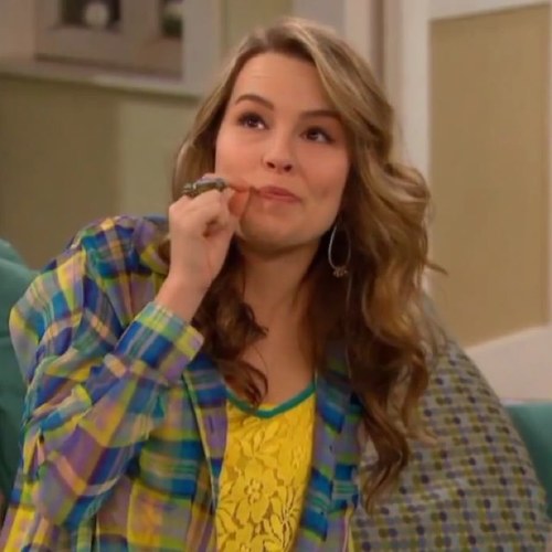 @bridgitmendler is so pretty