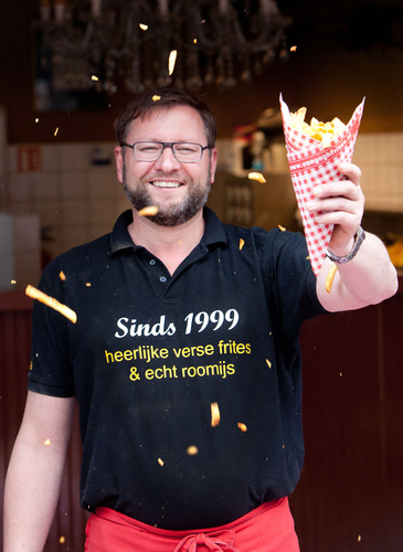 Verse frites, zelf geschild, zelf gesneden. De lekkerste frites eet je bij ons!