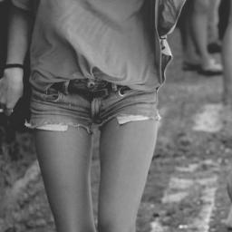 Soy una GORDA ANOREXICA, depresiva y ME ODIO. Cuando como soy BULIMICA. Amo los cigarrillos, la marihuana, el sexo y la sensacion de vacio.