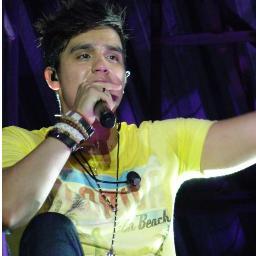 Sorrisos são sempre uma forma de mostrar que, mesmo de longe, você me faz extremamente feliz. @luansantana - Criado:27/10/12 Presidente:@mariveterii_