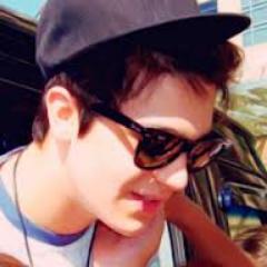 eu amo o @luansantana ele é simplismente tudu pra mim ... o seu dsoriso é bem mais q um diamante ...