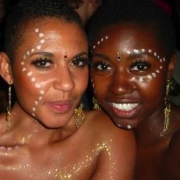 itsabellybutton's profile picture. Sarah & Toks are wandering the world - and they are taking their belly buttons with them.