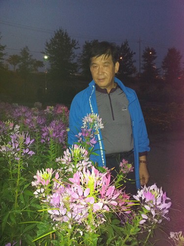 무리지어 산을 가는거를 좋아합니다.
산카페를2개 운영 하고있습니다.
건전한 사고로 건전한 삶을 살기를
원합니다. 거짓말을 싫어합니다!!
동서화합을 위하여는 나의뿌리를 알아야 합니다.