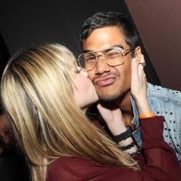 Sua voz não é só um dom dado por Deus, é um refúgio para minhas dores, saudades e aflições. @sophiaabrahao @MicaelBorges_