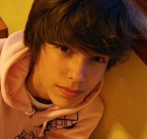 Im Angel im half mexican, 14, boybelieber, hunter! #teamiphone #teamfollowback