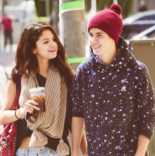 Twitter de la pag en fb: Me Encanta La Pareja Qe Hace Justin & Selena.♡ Siguenos,damos followback.
Porfavor unete a nuestra pagina sí tienes fb: ⬇.