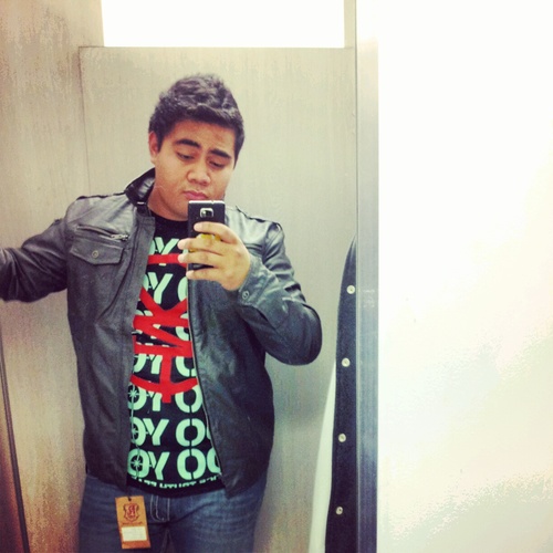 JToeaiga's profile picture. im 18 and i love new people (: so follow me..