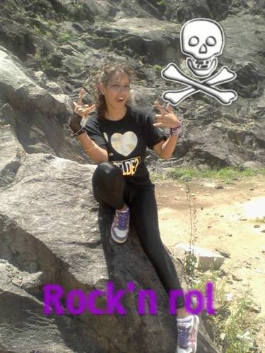 Meu nome é Danielle tenho13 anos moro em jf (mg)sou fã n1 dos Rebeldes(br) e minha vida é ser Rebelde Para Sempre