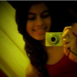 O coração delicado sofre menos das feridas que recebe, do que das que faz Amar é sofrer um instante de saudade, é sentir um segundo de ciúmes, viver uma eternid