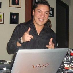 Licenciado en Relaciones Públicas y Publicidad. Locutor en Radio Qué Buena 88.9 f. m. El Salvador. Presentador de conciertos en Two Shows Producciones.