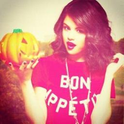 Hey, Alex Russo. Make the follow button be blue!