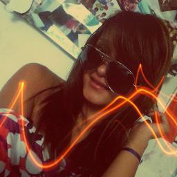 - eeu sou  a menina que so que vive um dia de cada vez sem medo de dizer pros outros o que pensa , saka ? '-'
tenho fe em Deus ele me proteje .