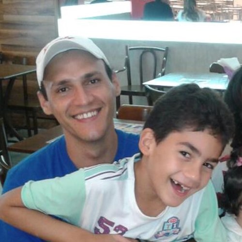 homen serio,pai de dois filhos que eu amo.