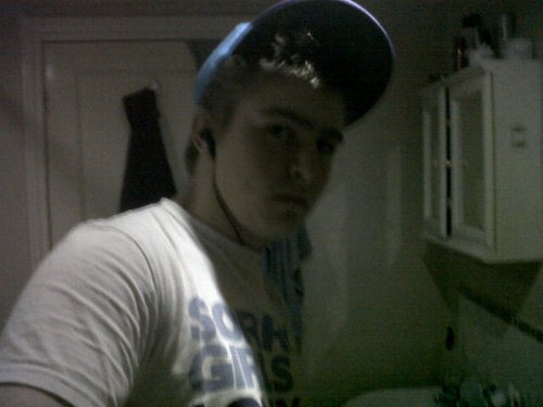 Follow me and ill follow back ! Love sports ! With autumn crook been 9 months ♥7,3,12♥  ✗Hate school    ♥love my music !!