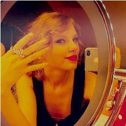 quem tiver face curte essa pagina da taylor por favor http://t.co/Z44Yg6EuR9
