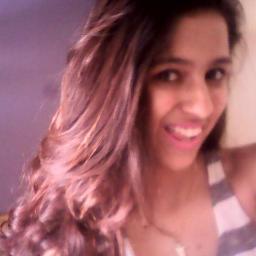 Hoje estou feliz porque eu sonhei com você
E amanhã posso chorar por não poder te ver
Mas o seu sorriso vale mais que um diamante♫