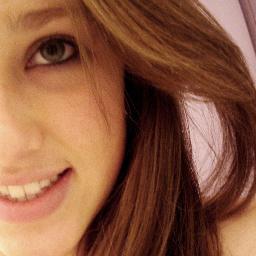 Mas se te magoarem olhe para cima e continue caminhando.
Faça eles se perguntarem, porque ainda está sorrindo.