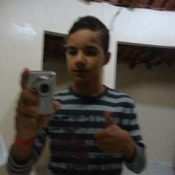 • 'Biografia {?}
Fala sério! Como vou resumir minha
vida aki no twitter?
;P