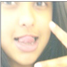 Sou viiciada no twitter ,, principalmente em querer ter bastante seguidores rs ... Ousadia&Alegria ..