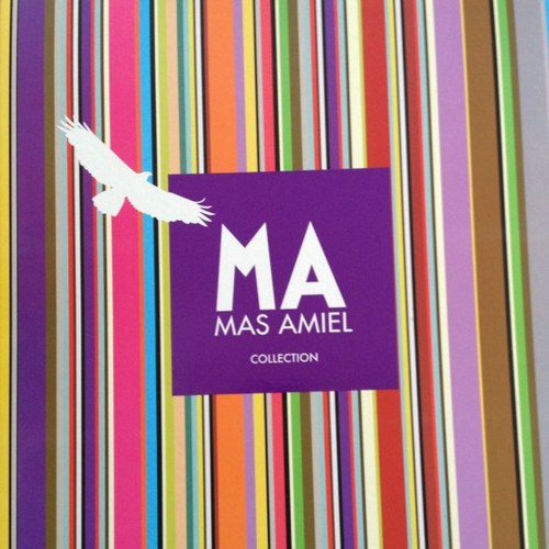 je_suis_toshi's profile picture. 世界中にいる友達と世界を庭に遊びまくる！！それが夢！！ 夢を叶えるために、日本、インド、オーストラリアで自分のビジネスを展開し、日々仲間と楽しみながら活動しております。 ブログでは意外と知られていない日本経済についてアップしています（＾∇＾）