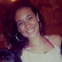  ‣ Faço do sorriso o pecado , da verdade um abraço de você um amor .
