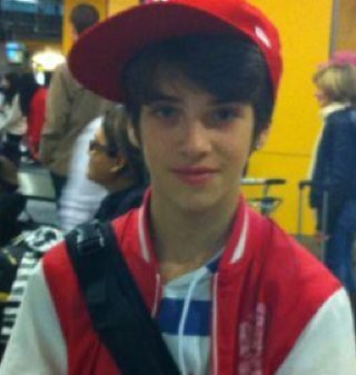 @ManuRiosFdez La persona que me enseño a sonreir y luchar por mis sueños ! ManuLover hasta el ultimo latido de mi corazon :3 LO AMO !