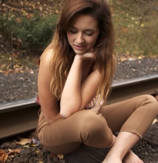 Em_Parks18's profile picture. 