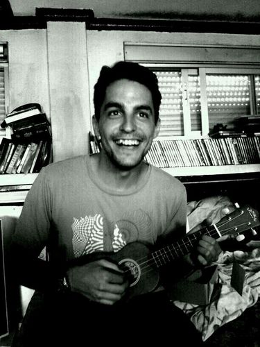 CharlieQuesada's profile picture. Lo justo no es siempre lo correcto...que te metan un dedo por el culo, entra justo...pero no es correcto...