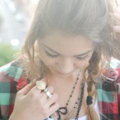 I'm Marie. I love to go shopping, doing sports and chocolate. I'm Codys #Angel :) @carlyraejepsen and @CodySimpson follow :) i follow back all Simpsonizers!