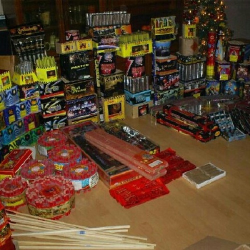 VuurwerkShitt's profile picture. wij tweeten vuurwerk foto's / weetjes jullie retweeten , help mee aftellen 2013