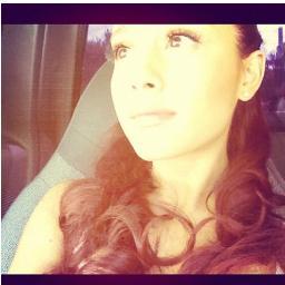 ariana grande she and a star. We delight when it shines fascinates us, captivates  also makes happy.