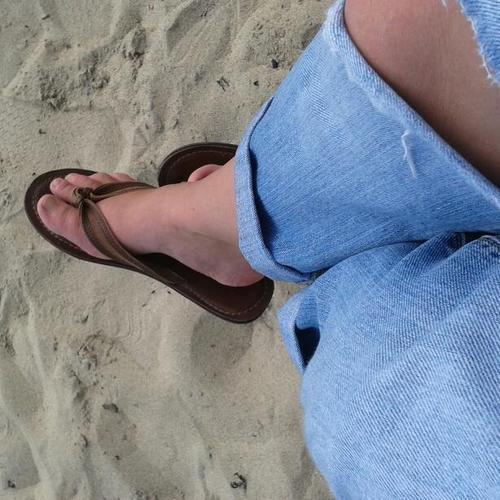 DebbieKnicks's profile picture. Love laughing at strange things, writing in pencil and uncomplicated people. Not afraid of storms, whilst learning how to sail my ship! x