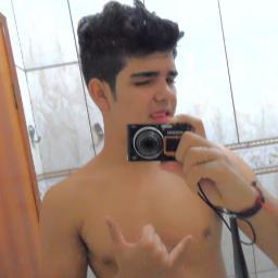feliz , ousado e filho de Deus ....       ;)
