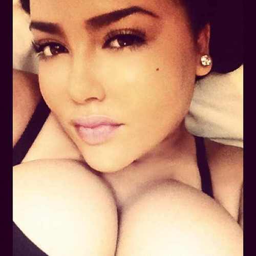 Im Alexa, 24, single. music & boys w/ tattoos my weakness. 100% Dominican. #Follow #TeamFollowBack
