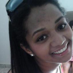 Natália : geminiana, universitaria,louca, tagarela eee apaixooonada pela viiiida ;*