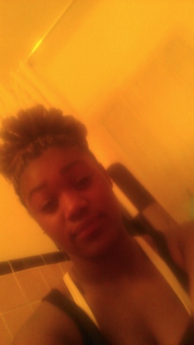 I Jus B Kooling .....Follow Me And Ill Follow Bakk :) Mwuah...... Im Lovable;)