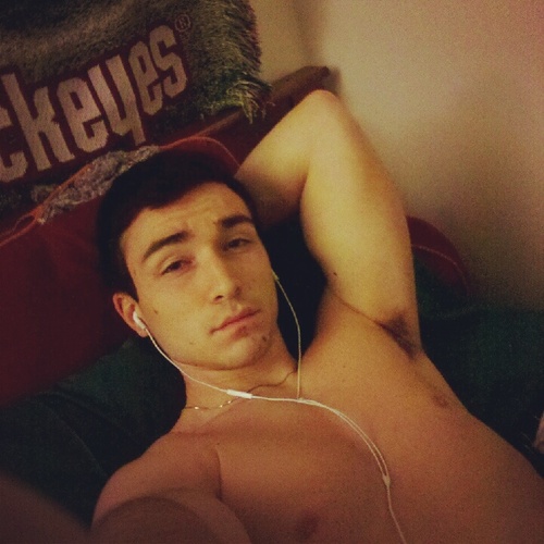 Ciroc_boiiiii's profile picture. wake up and roll another one