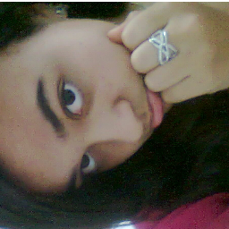 Morena,13 anos,aquariana,gremista, ciumenta, impaciente, amo One Direction e o resto não eras. sou feia acreditem