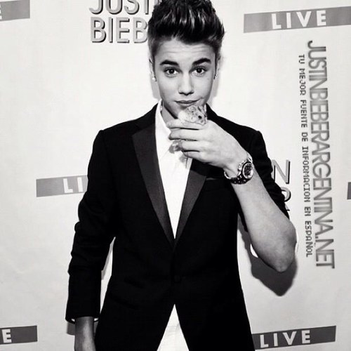 @carlyraejepsen followed me 09/29/2012, love you. Im a dancer. And i'm a #belieber since 2010. I love @justinbieber with all my heart. Believe in yourself-