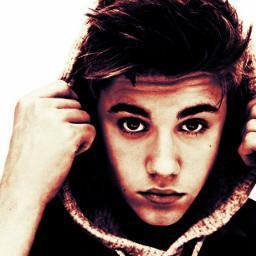 ciao gente,i'm ciustin pieper! amo le mie beliebers xx #singleforevah.