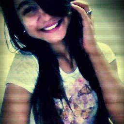 ciumenta, boba, insegura, romântica, chorona, mandona, orgulhosa, irônica, sonhadora, exagerada e dramática. = Eu (:   Follow-me. *o*