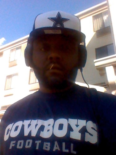 black male 5'6, single & little rock barber for 20 years wit 2kids