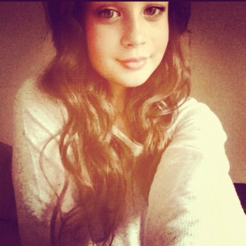 Hi lovely, be yourself! You are a good friend! love you so boo! xo cynthia ✌hey cutie allways fun with you boo 9 years fun loveyouu xoxoxo Esmeee