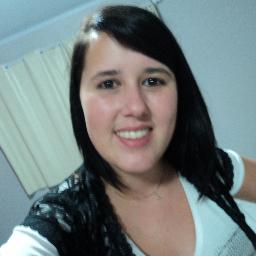 Prazer Aline Becker, 18 anos, gremista, namorando, muito #Feliz, chocolate, doritos e refrigerante!!!
