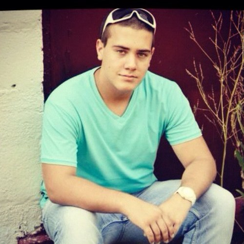 derek - 17 - canadian - followforfollow and add my instagram @iamderekrussell