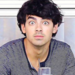 girls who likes the @kevinjonas, @joejonas, @nickjonas and wants to share with you what little 
she knows about the jonas brother .