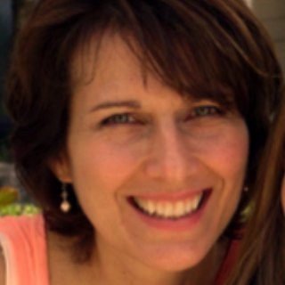Licensed Massage Therapist, Reiki Practitioner, sharing tweets on health, healing, music & love ~
